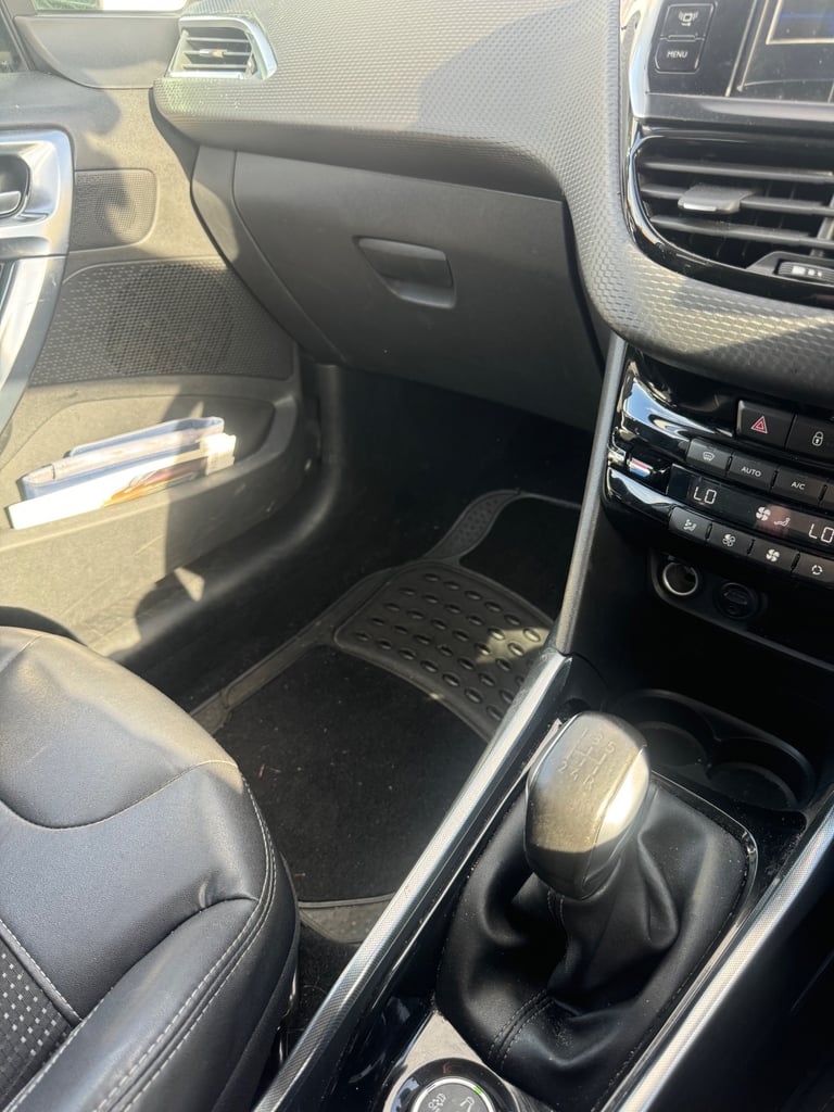 Peugeot, 2008, Hatchback, 2014, Manual, 1560 (cc), 5 doors