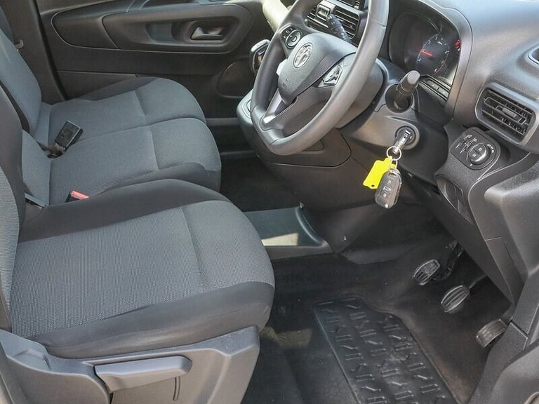 2021 Vauxhall Combo 2300 SPORTIVE 1.5 TURBO D, 100BHP, L1 SWB VAN, Air Con, Cruise Control, 3 S S...