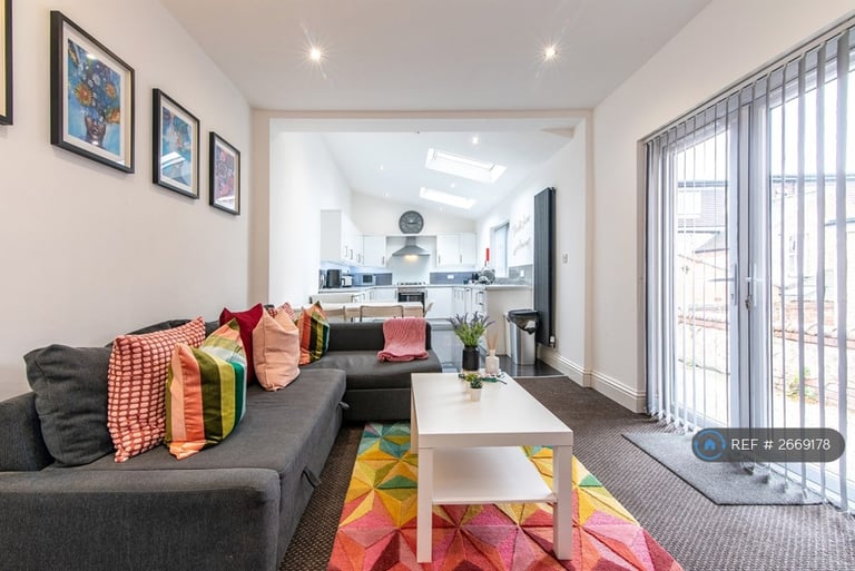 6 bedroom house in Derby Grove, Nottingham, NG7 (6 bed) (#2669178)