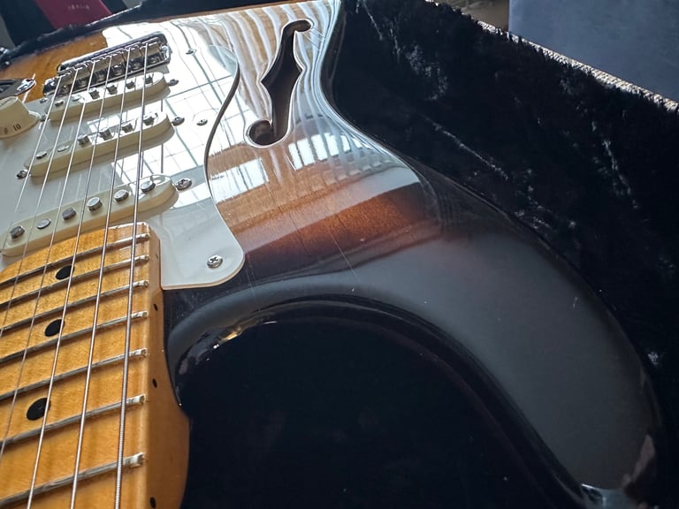 Fender Stratocaster Thinline - Eric Johnson US Artist Series - Mint!