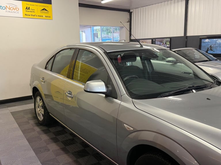 2006 Ford Mondeo 2.0 Ghia 5dr HATCHBACK Petrol Manual