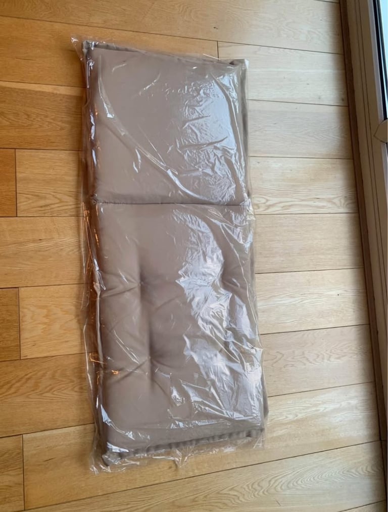 Garden replacement seat pad