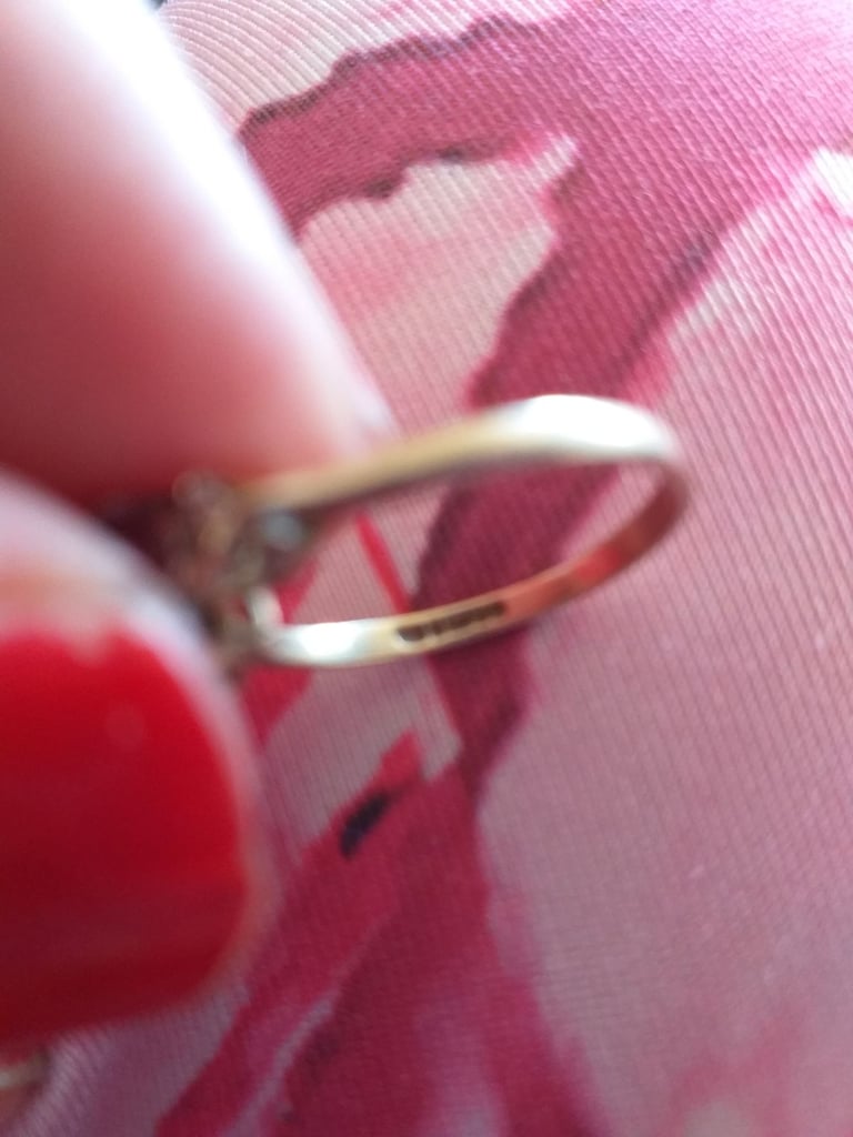 9ct gold ladies ring