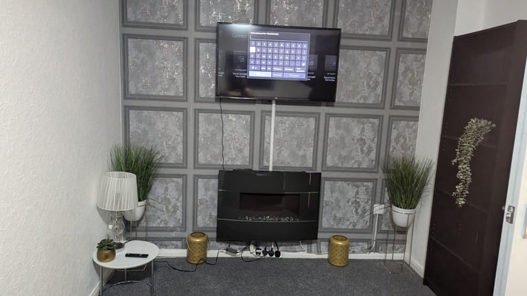 Furnished room in Johnstone- all bills included 
