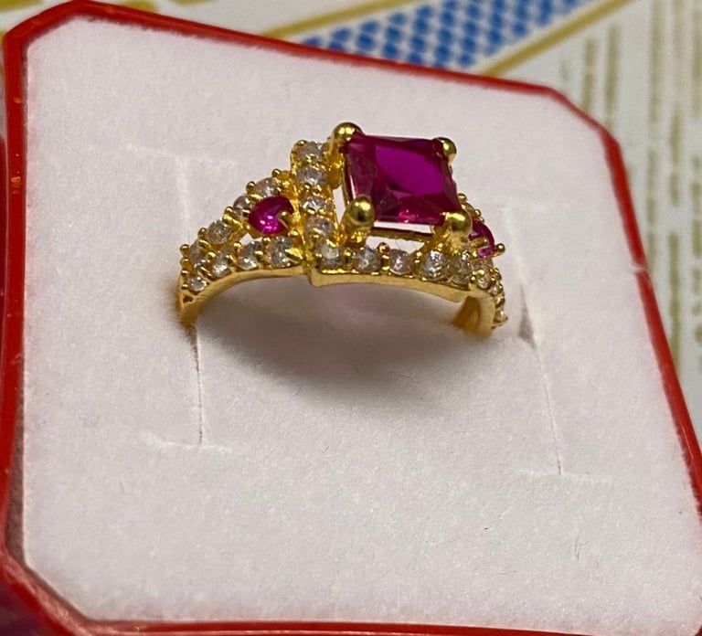 image for 22 carate gold Diamond Pink Ring, weight 3.35 g