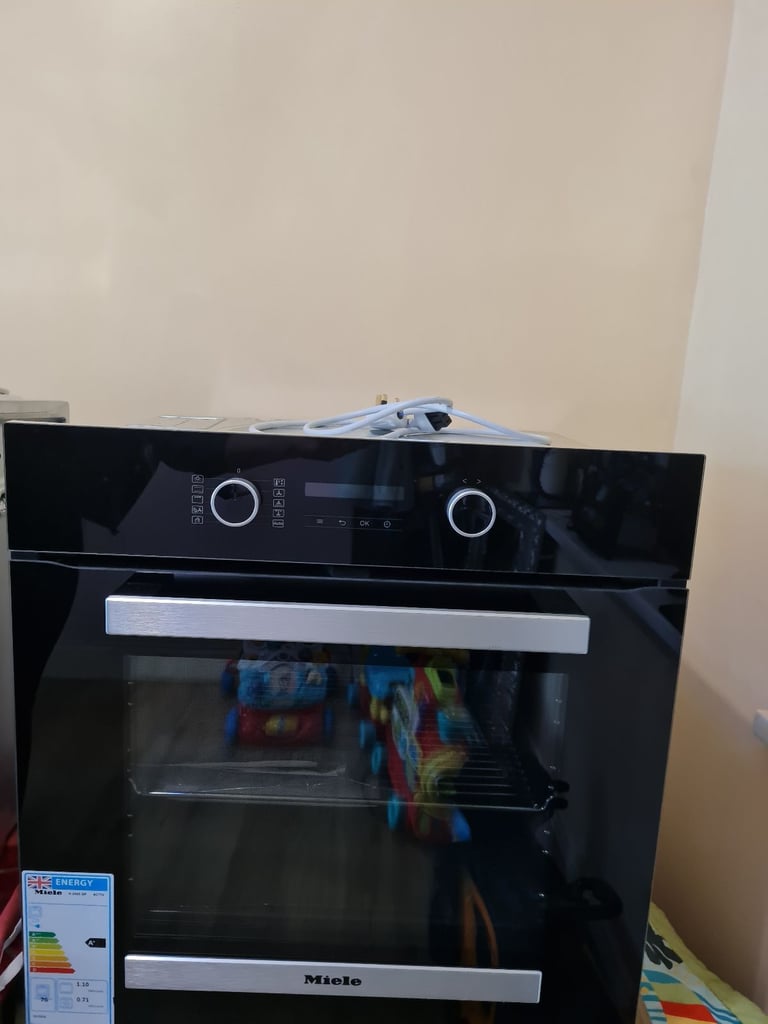 Miele single electric oven built-in black multifunction pyrolytic 