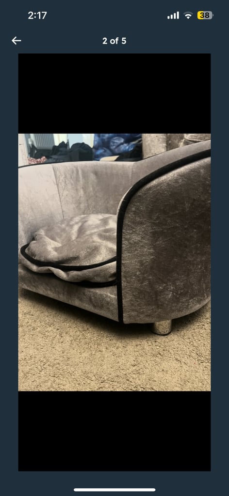 Crushed velvet dog bed