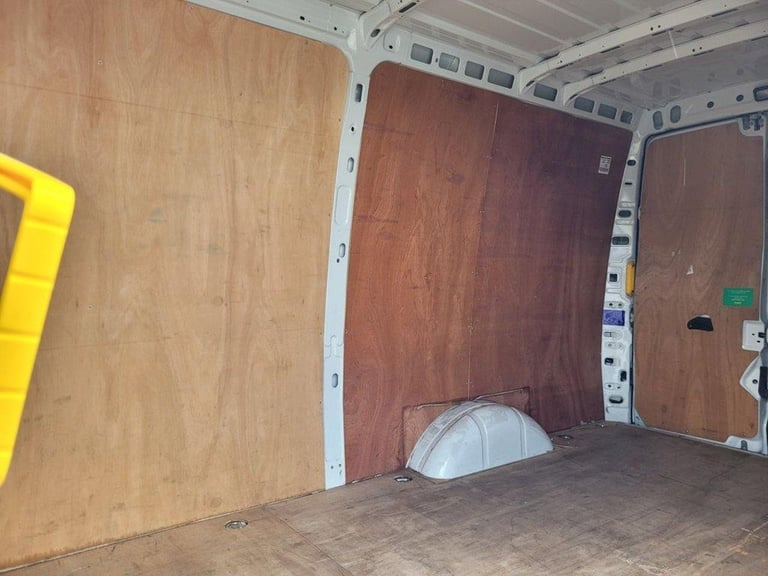 2023 ON 23 PLATE IVECO DAILY 35 S14B MWB 2300CC 135BHP DIESEL VAN 30K ULEZ FREE 