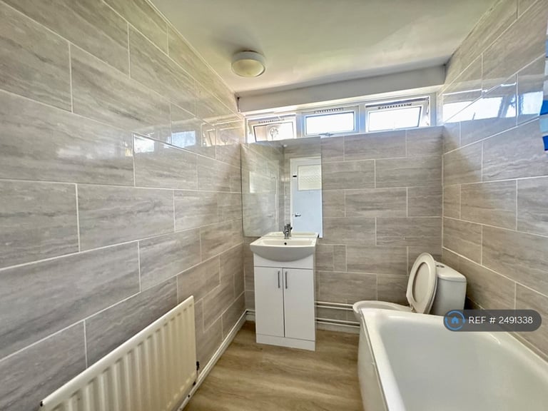 2 bedroom flat in Britton Street, Gillingham, ME7 (2 bed) (#2491338)