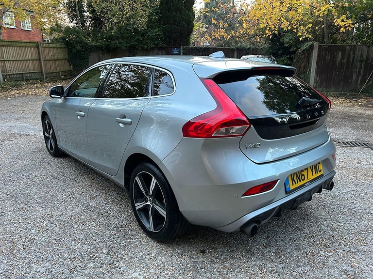 2017 Volvo V40 2.0 T2 R-Design Euro 6 (s/s) 5dr HATCHBACK Petrol Manual