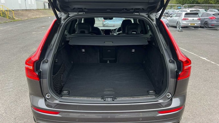 2022 Volvo XC60 2.0 B4D Plus Dark 5dr AWD Geartronic SUV Diesel Automatic