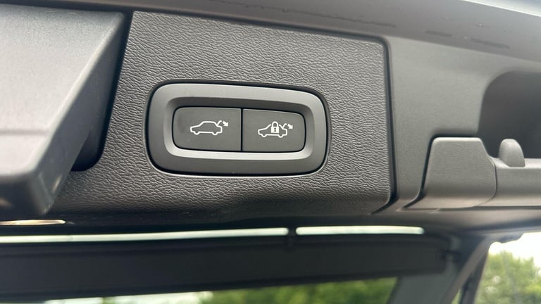 2025 Volvo XC60 Black Edition Ultra, T8 AWD Plug-in hybrid, Electric/Petrol ESTATE Petrol/Electri...
