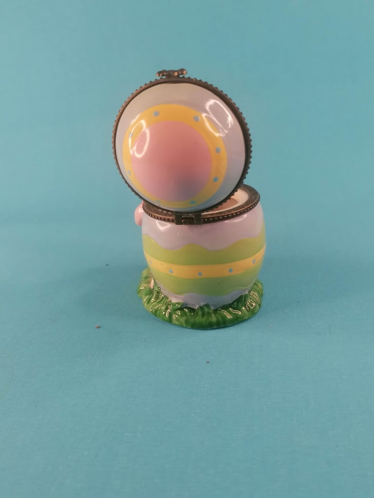 Vintage  Rabbit Trinket box 3-inch height. 