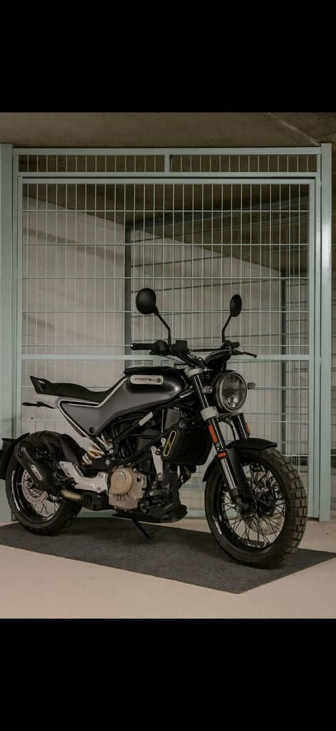 Husqvarna, SVARTPILEN, 2022, 125 (cc)