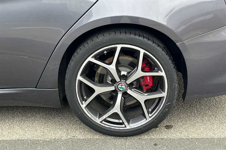 2019 Alfa Romeo Giulia 2.0 TB 280 Veloce 4dr Auto SALOON PETROL Automatic