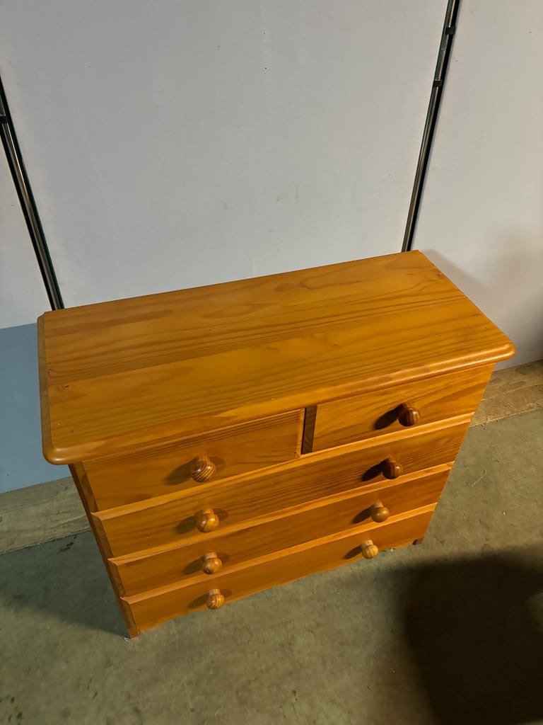 Pine chest of drawers 