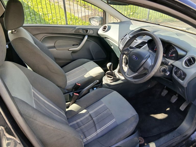 Ford fiesta 1.2 petrol manual mot till april 2026