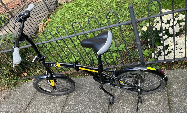 Lovely folding bike 6 speed in very good condition Fully functional 