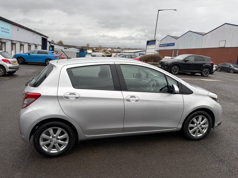 2012 Toyota Yaris 1.33 VVT-i TR 5dr HATCHBACK Petrol Manual