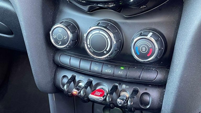 2020 MINI Hatch 1.5 One Classic II 5dr [Comfort/Nav Pack] HATCHBACK PETROL Manual