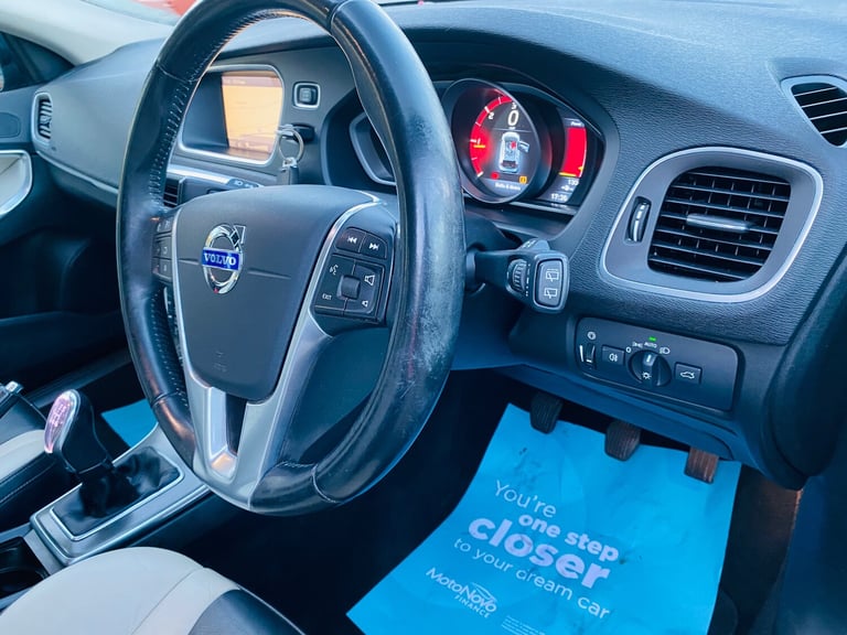 2013 Volvo V40 Cross Country 1.6 D2 Lux Nav Hatchback 5dr Diesel Manual Euro 5