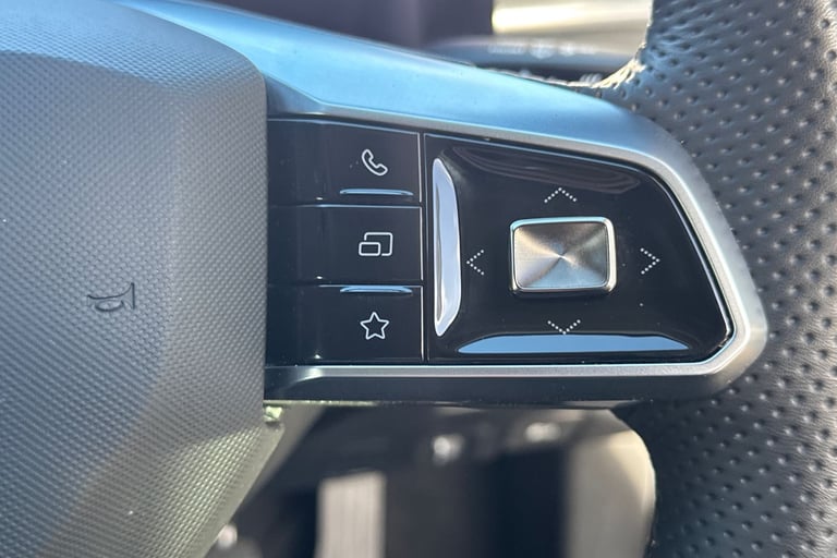 2024 MG MG HS 106288 Hatchback Petrol Automatic