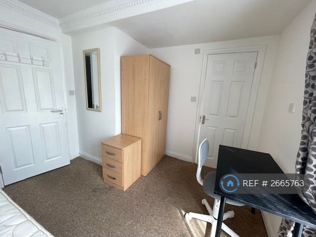 6 bedroom house in Weyside Road, Guildford, GU1 (6 bed) (#2665763)