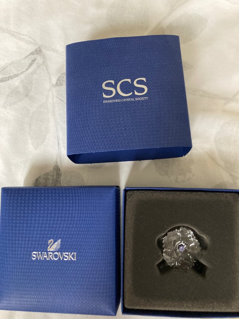 image for A Swarovski flower