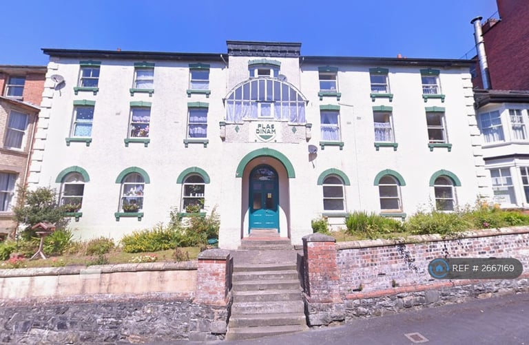 3 bedroom flat in Plas Dinam, Llandrindod Wells, LD1 (3 bed) (#2667169)