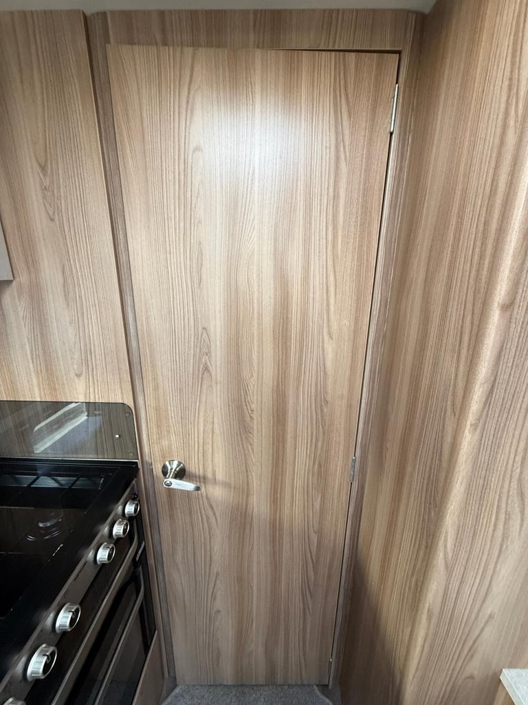 Swift Challenger 560 Rear Island Bed Middle Bathroom 