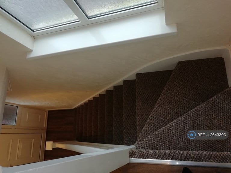 4 bedroom house in Lower City Road, Tividale, Oldbury, B69 (4 bed) (#2643390)