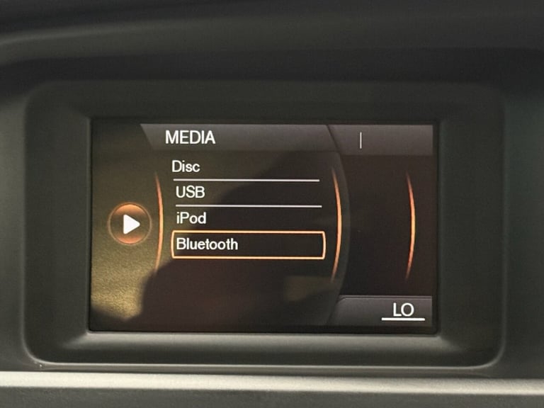 2017 17 VOLVO V40 2.0 T2 MOMENTUM HATCHBACK 5DR PETROL MANUAL EURO 6 (S/S) (122 