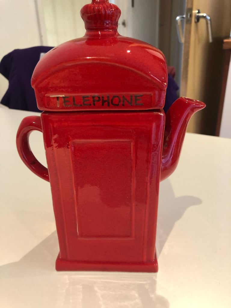 Red teapot 