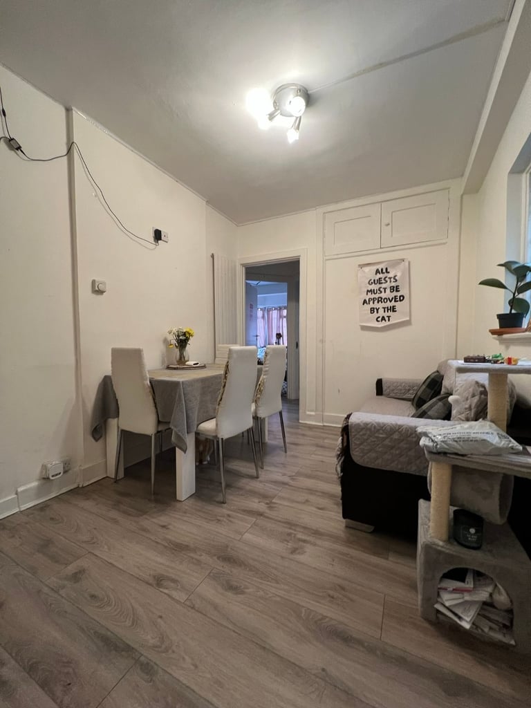 image for 4/5 bedroom modern apartment located on Hendon Way, hendon, NW4