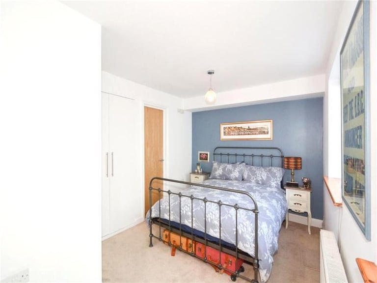 🌳 Cozy room available in Aldgate East 