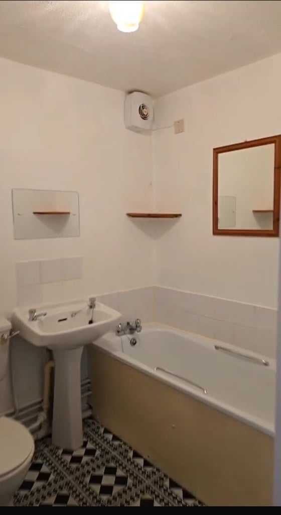 Spacious Flat to rent in Preston area 