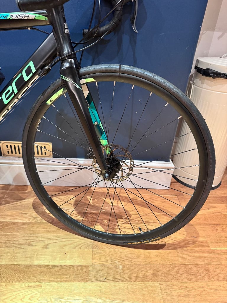 54cm Road Bike - Carrera Vanquish - Black and Green