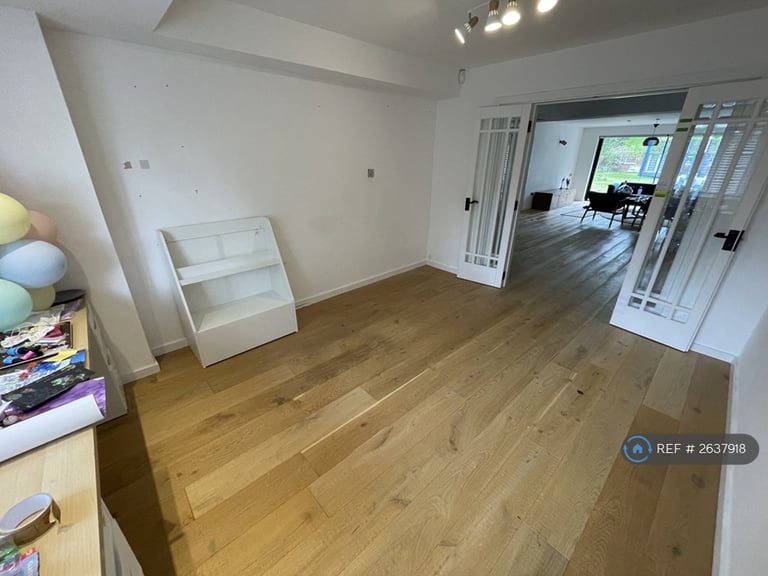 5 bedroom house in Wellesley Avenue, Iver, SL0 (5 bed) (#2637918)