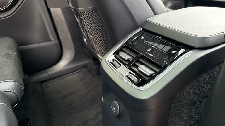 2021 Volvo XC90 Recharge R-Design Pro, T8 AWD plug-in hybrid, 7 Seats Estate Petrol Parallel PHEV...