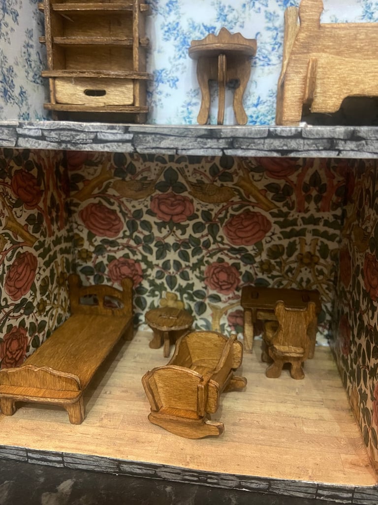 Wooden carry-on dollhouse with furniture