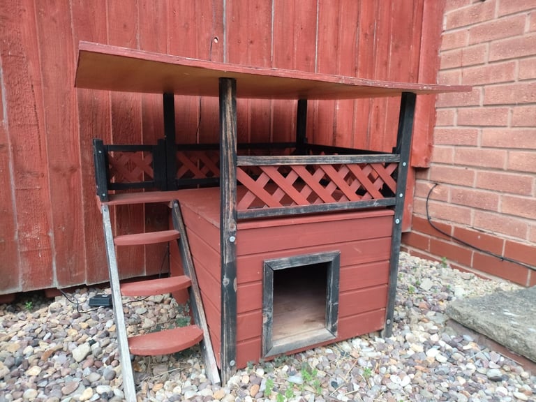 Outdoor Cat House Wooden Shelter