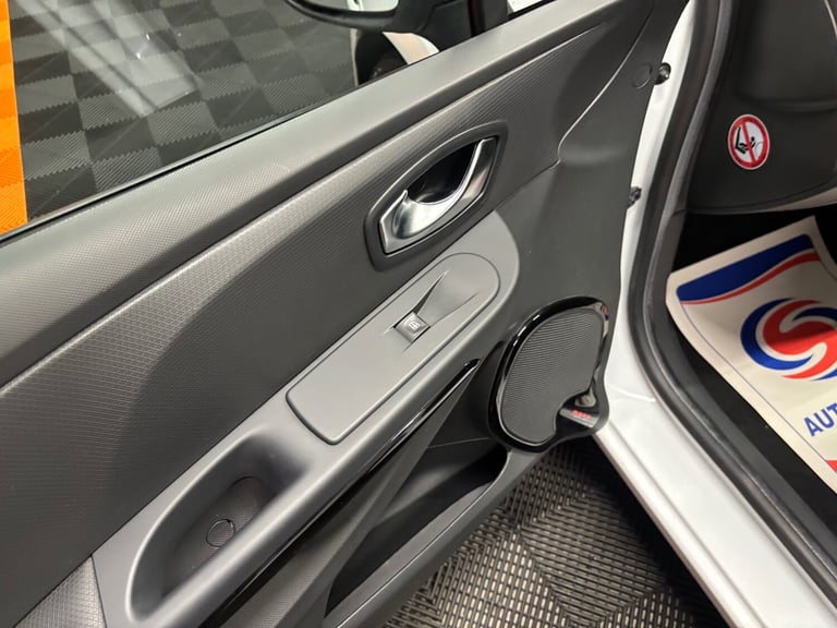 2015 Renault Clio 1.2 16V Dynamique MediaNav 5dr HATCHBACK Petrol Manual