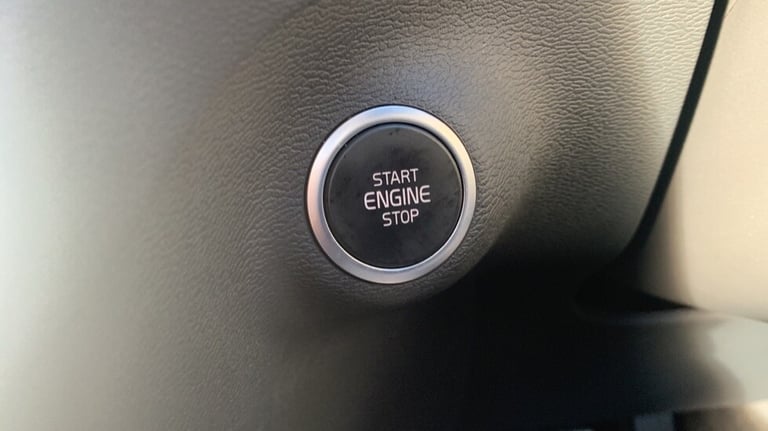 2023 Volvo XC40 Ultimate, B4 mild hybrid, Petrol, Dark ESTATE N/A Automatic