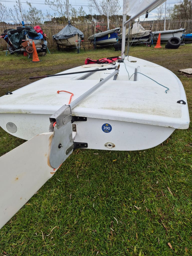 Laser sailing dinghy with combi road trailer