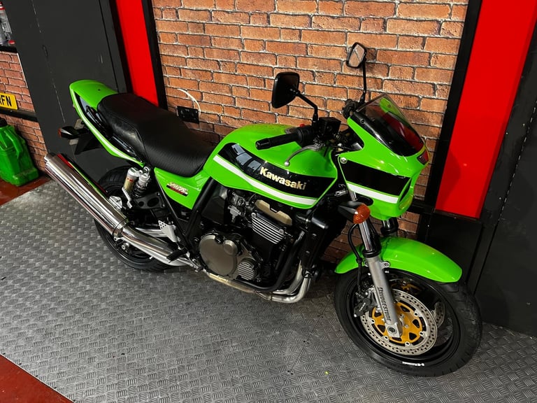 2007 Kawasaki ZRX1200 R, only 6117 miles from new, 
