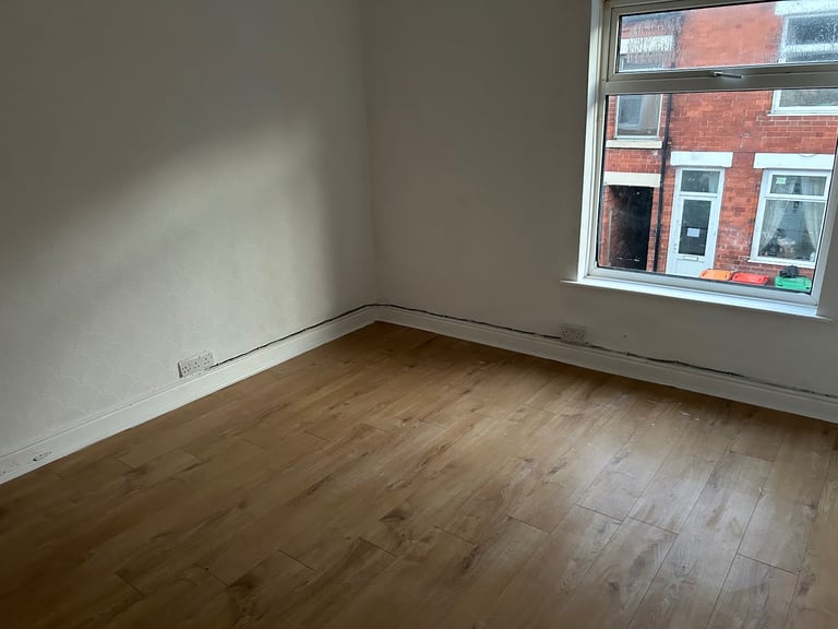 3 bedroom, 2 reception rooms town centre location 