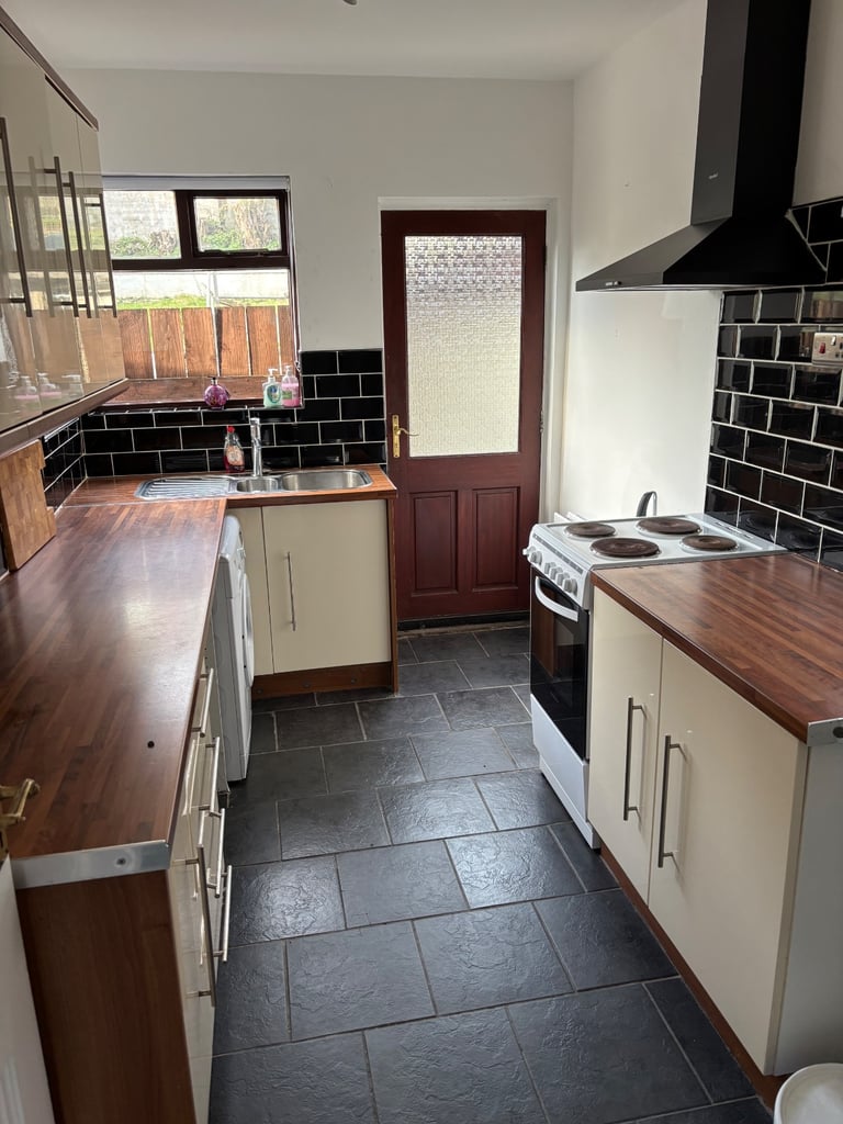 3 bedroom house to let springvale gardens area north belfast