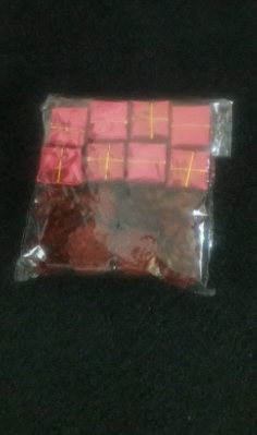 16 PCS RED CONE & PARCEL XMAS DECO