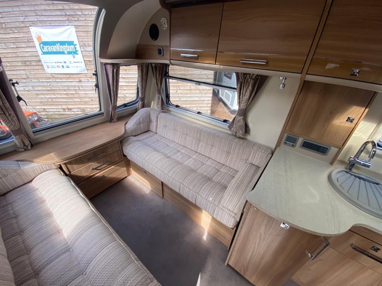 BAILEY UNICORN VALENCIA - 2015 - FIXED BED - 4 BERTH - MOVER - PRISTINE 