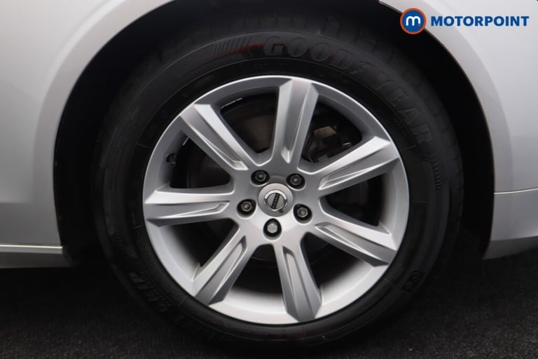 2019 Volvo S90 2.0 D4 Momentum 4dr Geartronic Saloon Diesel Automatic